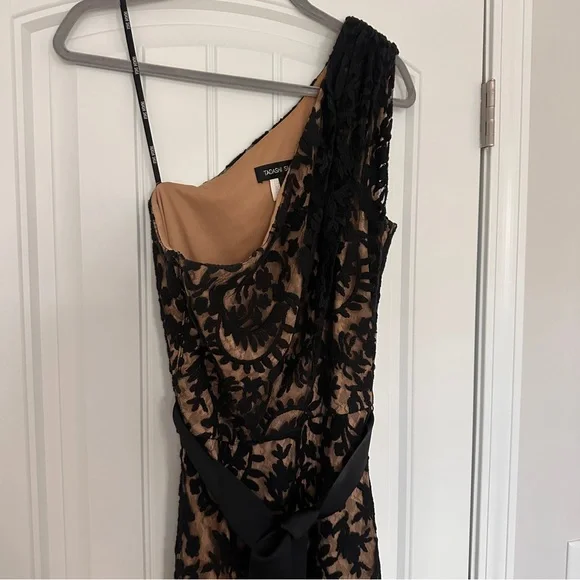Tadashi Shoji Black Lace One-Shoulder Evening Gown with Nude Lining - Picture 2 of 6